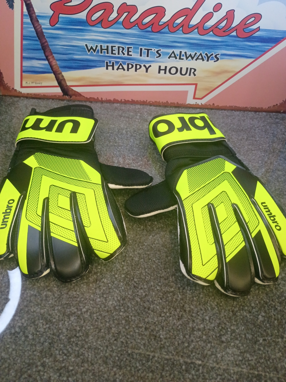 Umbro Neon Yellow and Black Goalkeeper Gloves with Strap Closure Size 65mm To 80